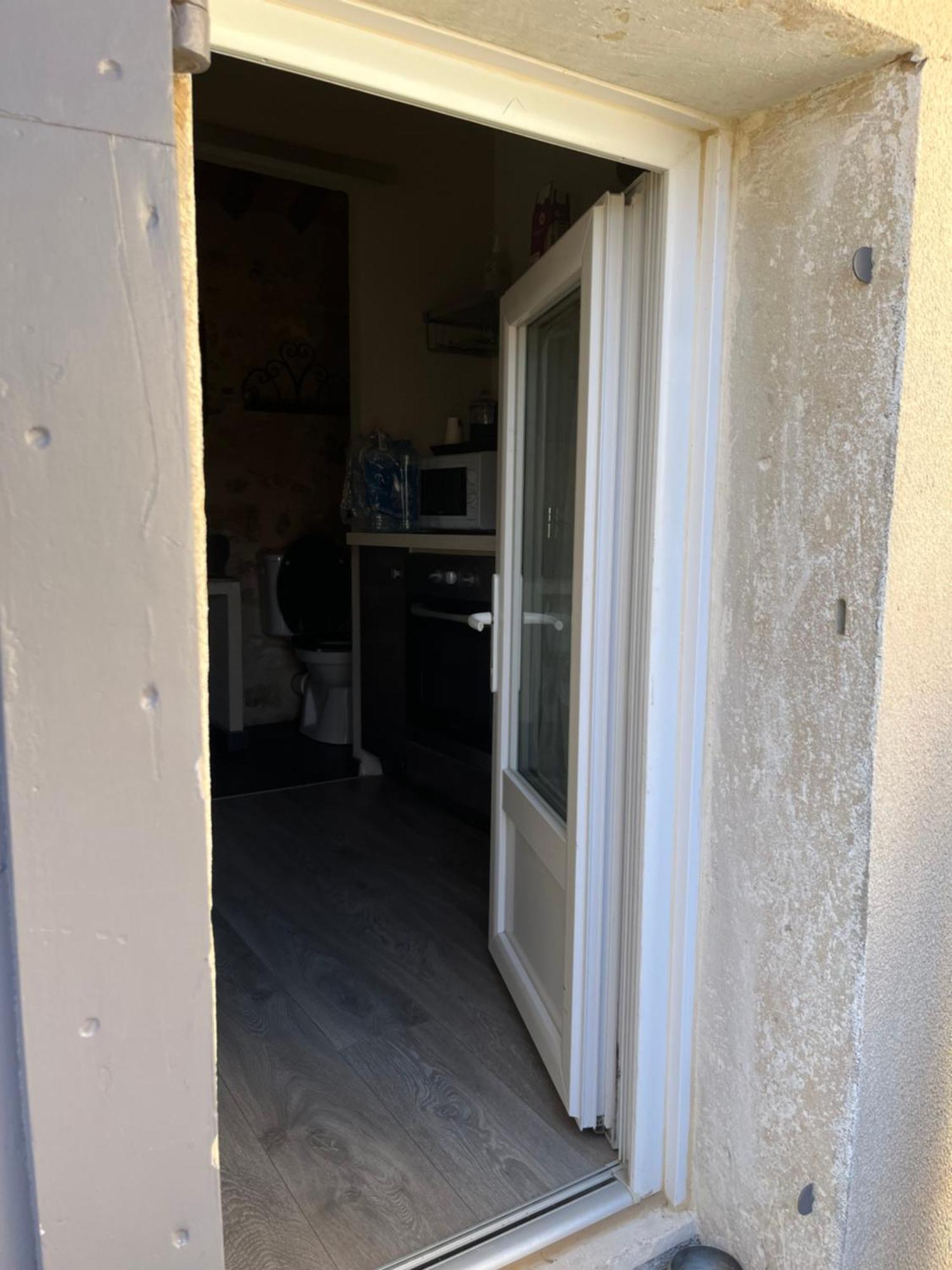 Petit Studio Le Pigeonnier A 5 Mn De Lourmarin Puyvert Exteriér fotografie