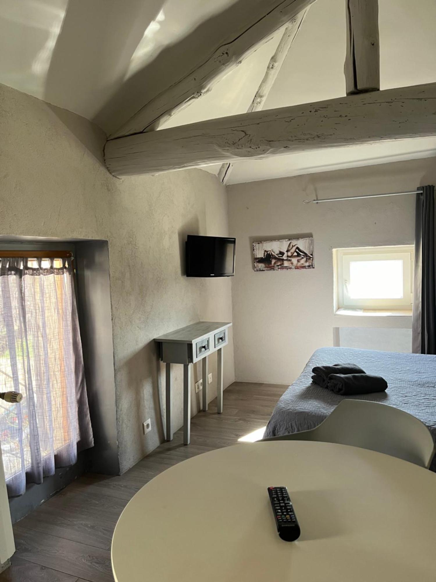 Petit Studio Le Pigeonnier A 5 Mn De Lourmarin Puyvert Exteriér fotografie